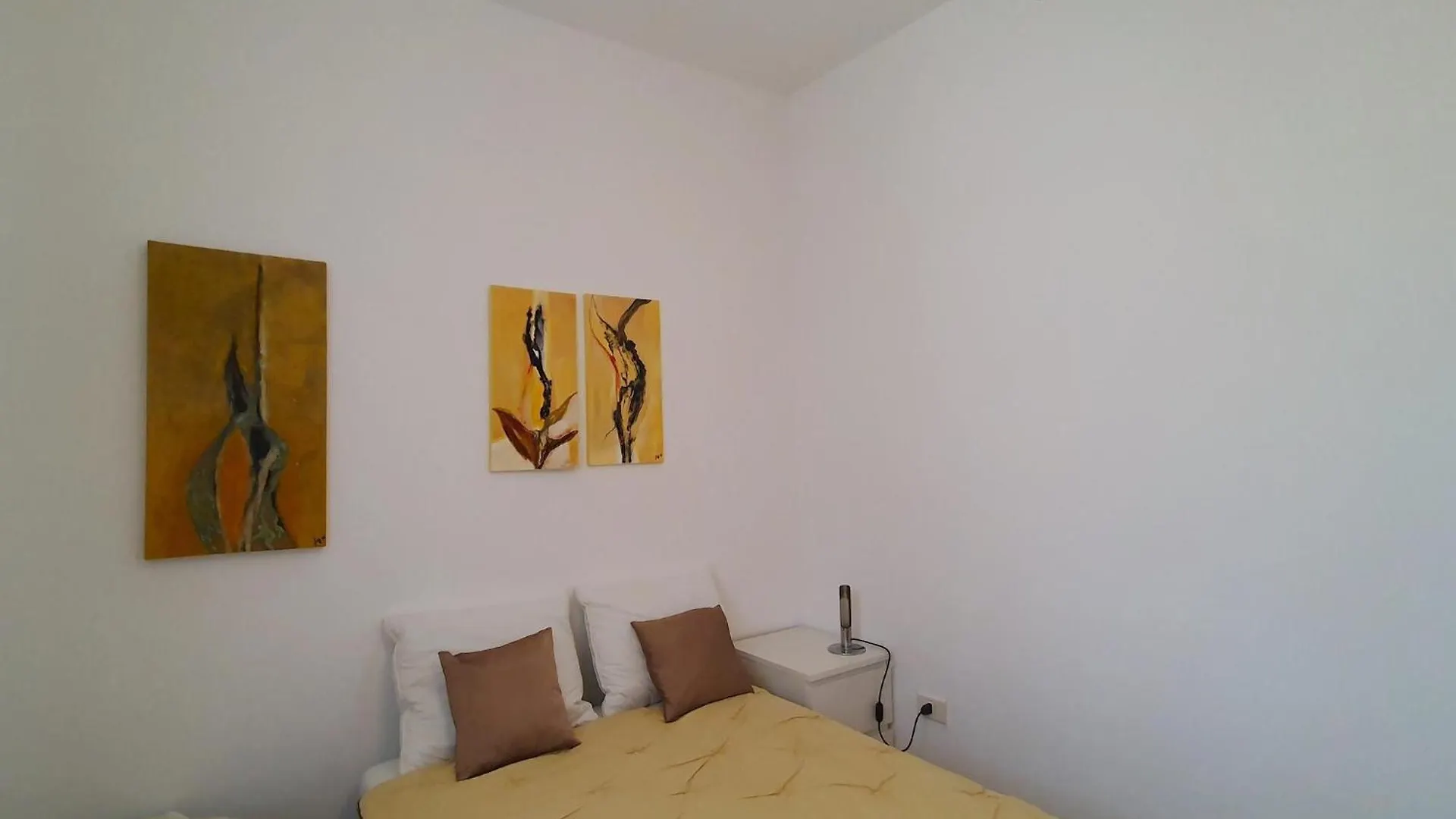 Lovely Holiday Home With Private Terrace Maccagno