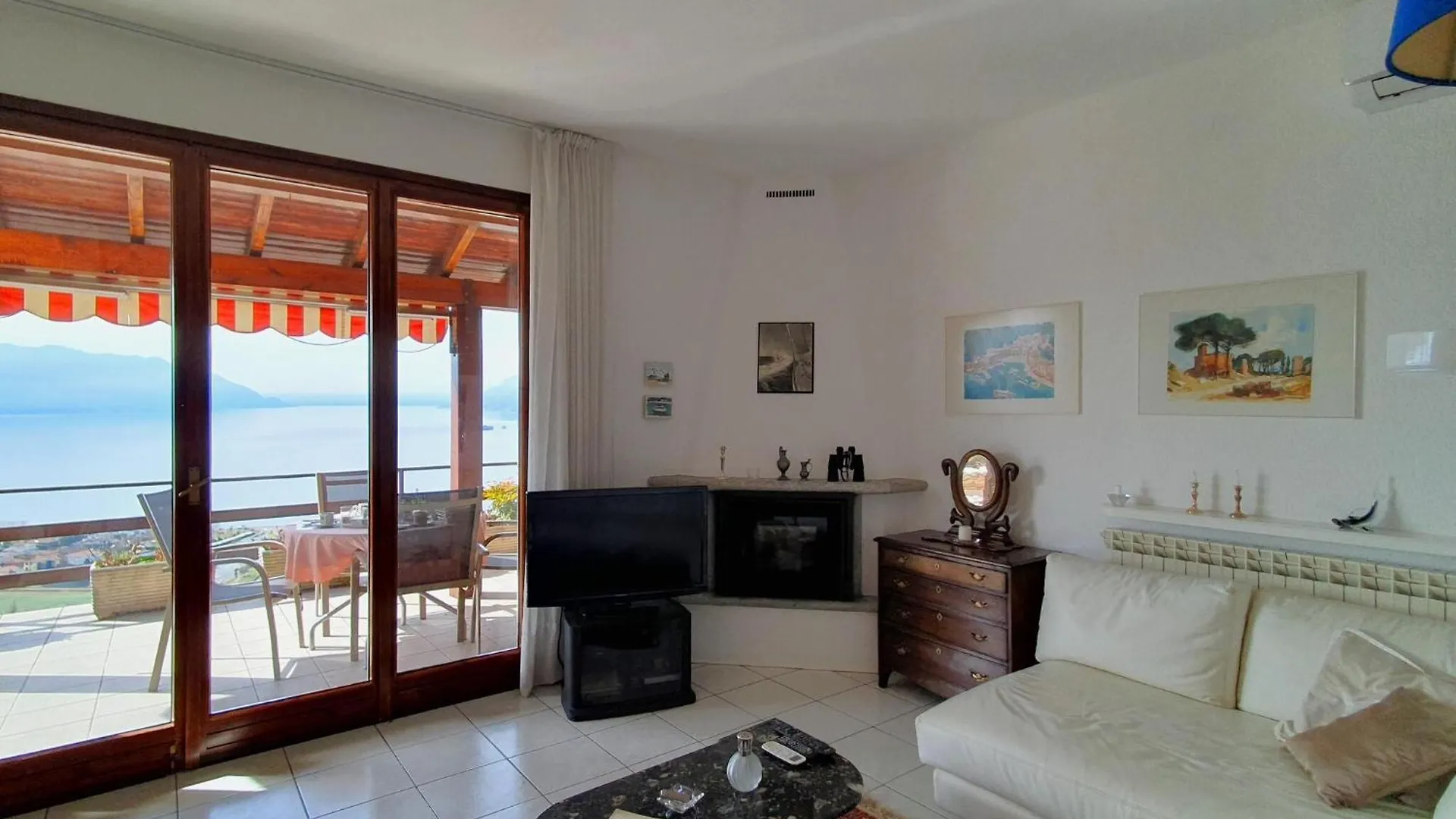 Lovely Holiday Home With Private Terrace Maccagno Włochy